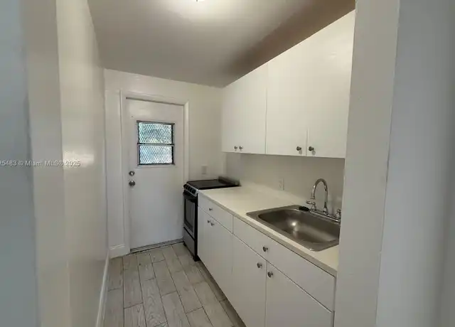 Property at 1035 SW 4th St Unit 3, Miami, FL, 33130, 2 beds, 1 bath, [object Object]