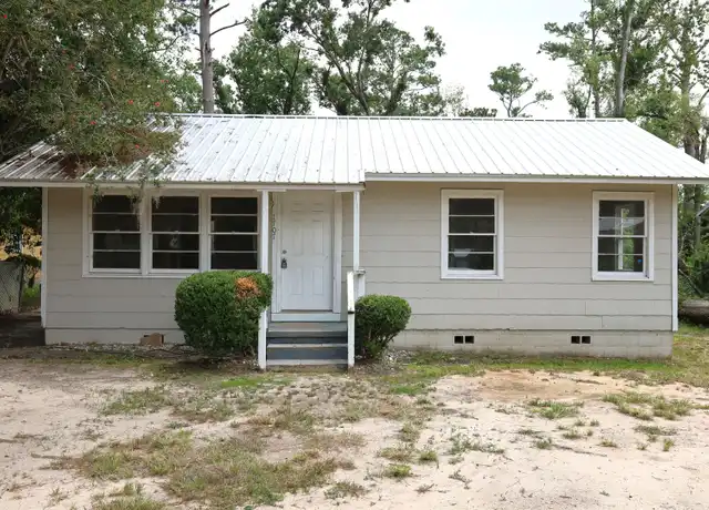 Property at 1707 Clover Dr, Valdosta, GA, 31602, 2 beds, 1 bath, [object Object]