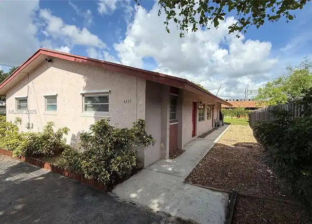 Property at 4235 SW 62nd Ave, Davie, FL, 33314, 2 beds, 1 bath, [object Object]