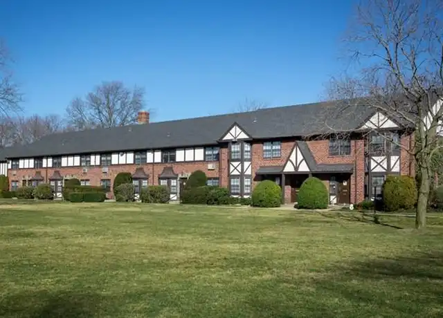 Property at 1525 August Rd Unit 1525, Babylon, NY, 11703, 2 beds, 1 bath, [object Object]