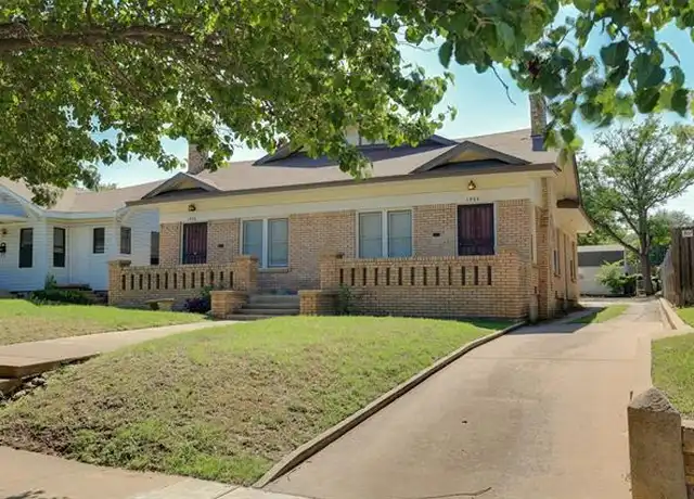Property at 1904 Clover Ln, Fort Worth, TX, 76107, 1 bed, 1 bath, [object Object]