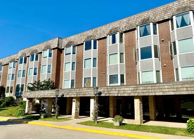Property at 400 Thames Pkwy Unit 2G, Park Ridge, IL, 60068, 2 beds, 2 baths, [object Object]