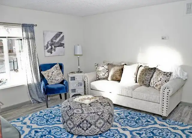 Property at 7402 NW 10th St, Oklahoma City, OK, 73127, 2 beds, 1 bath, [object Object]