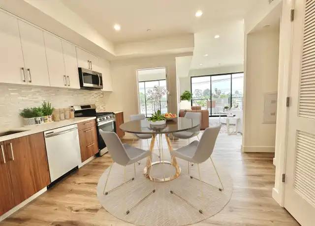 Property at 4320 Inglewood Blvd Unit 401, Los Angeles, CA, 90066, 3 beds, 3 baths, [object Object]