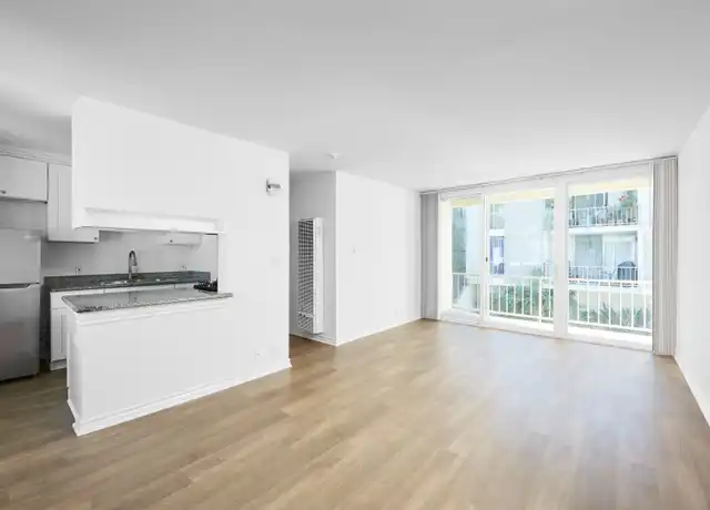 Property at 2643 S Centinela Ave Unit 40, Santa Monica, CA, 90405, 1 bed, 1 bath, [object Object]