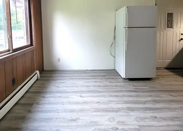 Property at 923 E Wausau Ave, Wausau, WI, 54403, 4 beds, 2 baths, [object Object]