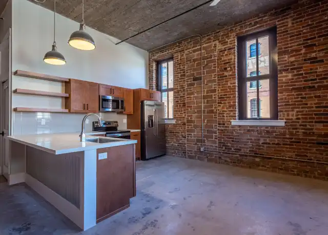 Property at 895 Washington St Unit 101, Dubuque, IA, 52001, 1 bed, 1 bath, [object Object]