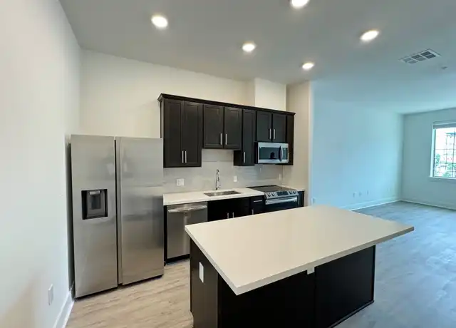Property at 21 Chenevert St Unit 11-105, Houston, TX, 77002, 1 bed, 1 bath, [object Object]