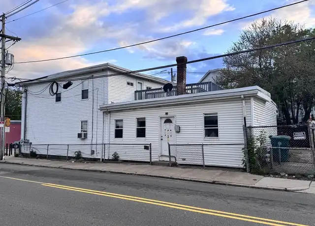 Property at 369 Lawrence St Unit 1st fl, Lowell, MA, 01852, 3 beds, 1 bath, [object Object]