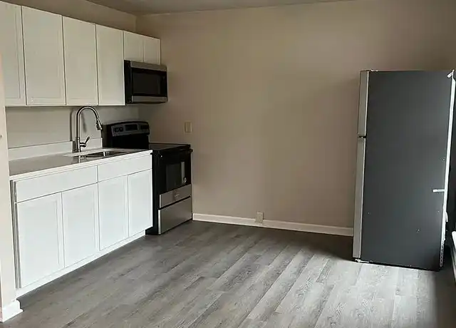 Property at George Town Apartments - 1000 E Grand Ave, Carbondale, IL, 62901, 2 beds, 1 bath, [object Object]
