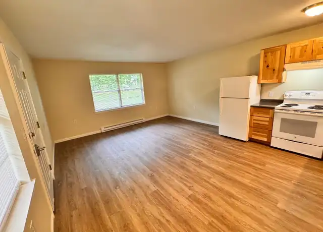 Property at 615 S 8th St Unit 09, Deepwater, MO, 64740, 1 bed, 1 bath, [object Object]
