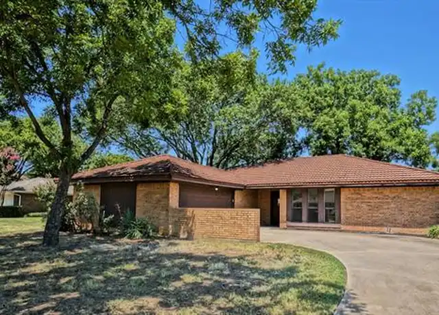Property at 107 Creek Courts Dr, Roanoke, TX, 76262, 4 beds, 3 baths, [object Object]