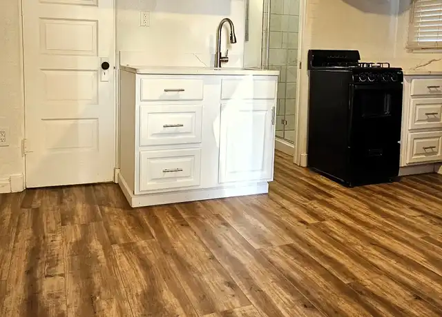 Property at 408 Keleher Ave NW, Albuquerque, NM, 87102, 1 bed, 1 bath, [object Object]