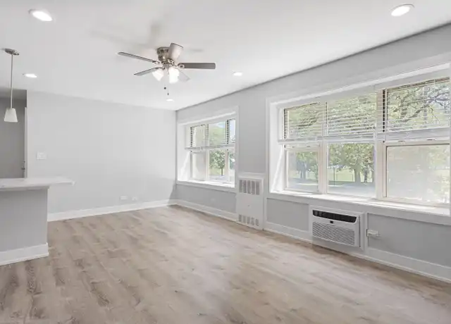 Property at 7070 N Sheridan Rd Unit 7070-4S, Chicago, IL, 60626, 3 beds, 1.5 baths, [object Object]