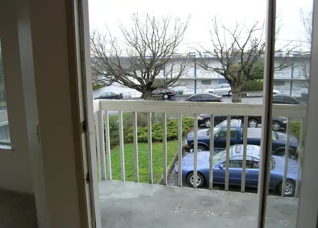 Property at 950 SE Ireland St Unit 201, Oak Harbor, WA, 98277, 2 beds, 1 bath, [object Object]