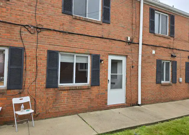 Property at 114 Center St Unit 4B, Plum, PA, 15239, 2 beds, 1 bath, [object Object]