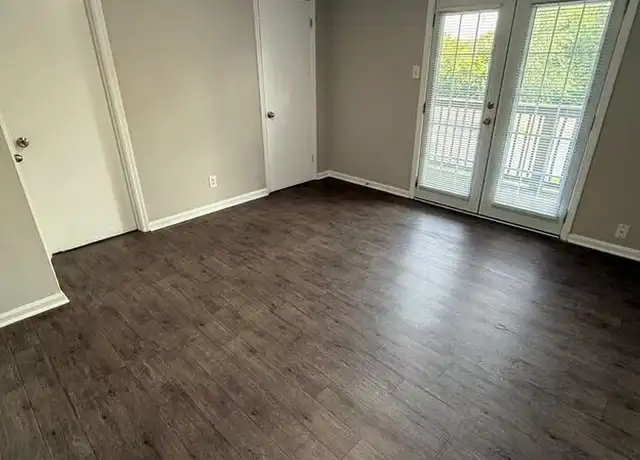 Property at 2021 Cambridge Dr Unit 8, Lexington, KY, 40504, 1 bed, 1 bath, [object Object]