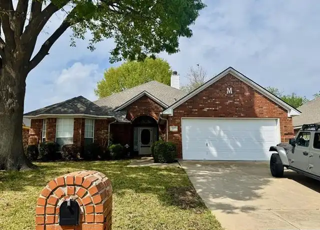 Property at 215 Springpark Dr, Arlington, TX, 76014, 3 beds, 2 baths, [object Object]