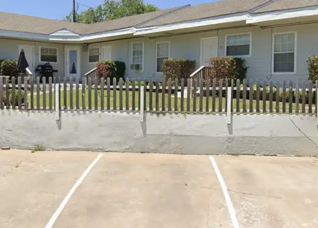 Property at 1103 NW Carroll Dr, Lawton, OK, 73507, 1 bed, 1 bath, [object Object]