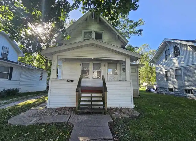 Property at 928 Sumner St, Carlinville, IL, 62626, 3 beds, 2 baths, [object Object]