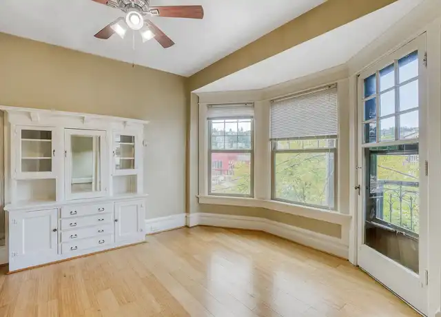 Property at Raintree Apartments - 924 SW 16th Ave, Portland, OR, 97205, 2 beds, 1 bath, [object Object]