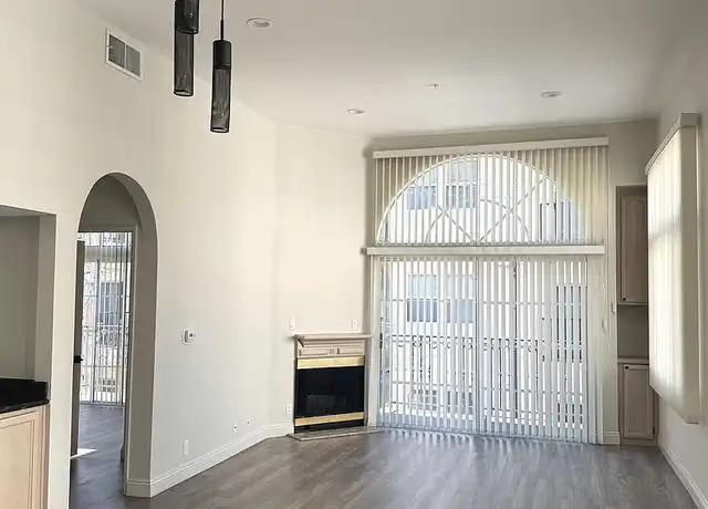 Property at Villa Doheny I & II - 323 S Doheny Dr, Los Angeles, CA, 90048, 2 beds, 2 baths, [object Object]
