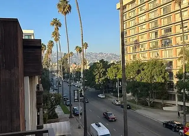 Photo of 323 S Doheny Dr, Los Angeles, CA 90048