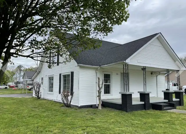 Property at 1201 E Grundy St, Tullahoma, TN, 37388, 4 beds, 2 baths, [object Object]
