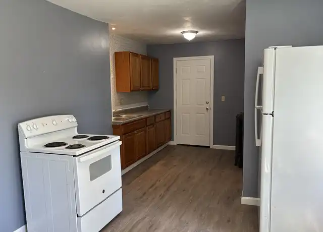 Property at 2 Parkin Ave Unit 2, Taunton, MA, 02780, 4 beds, 1 bath, [object Object]