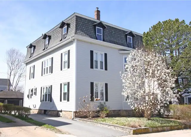 Property at 15 Everett St #5, Newport, RI, 02840, 2 beds, 1 bath, [object Object]