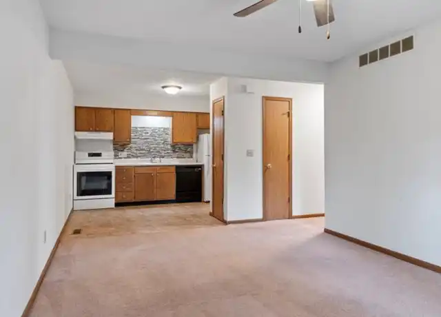 Property at 400 S Durkin Dr Unit 400 1, Springfield, IL, 62704, 2 beds, 1 bath, [object Object]