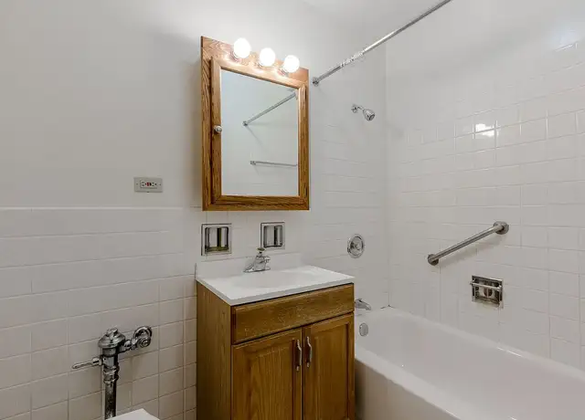 Photo of 401 E Chicago St, Elgin, IL 60120