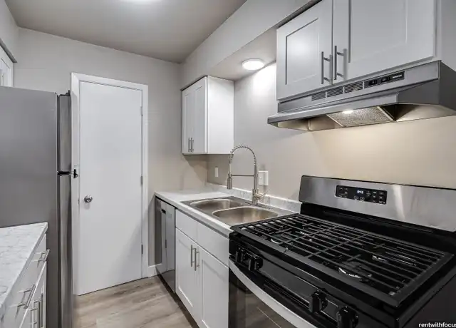 Property at 1510 Witzel Ave Unit 1510 5, Oshkosh, WI, 54902, 2 beds, 1 bath, [object Object]