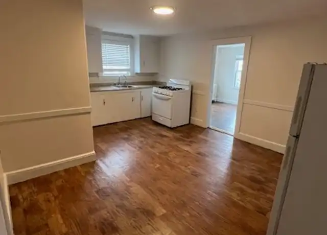Property at 44 Cabot St Apt 5, Beverly, MA, 01915, 2 beds, 1 bath, [object Object]