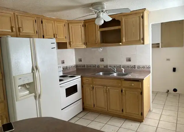 Property at 505 N Park Blvd, Presidio, TX, 79845, 4 beds, 2 baths, [object Object]