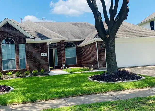 Property at 12118 Green Trails Dr, Stafford, TX, 77477, 4 beds, 2 baths, [object Object]