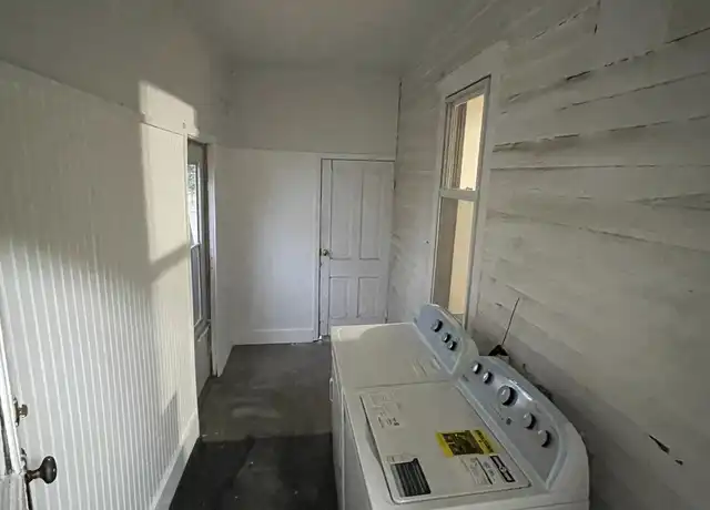 Property at 611 Cleburn St, Warrensburg, MO, 64093, 4 beds, 2 baths, [object Object]