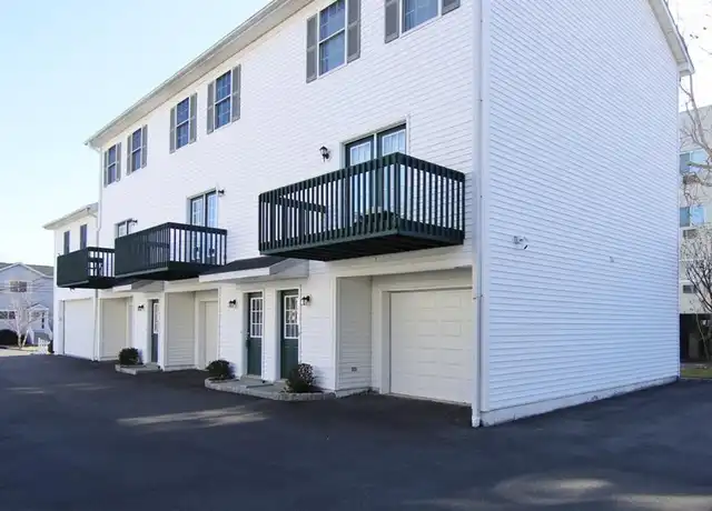 Property at 14 Dora St #2, Stamford, CT, 06902, 2 beds, 1.5 baths, [object Object]