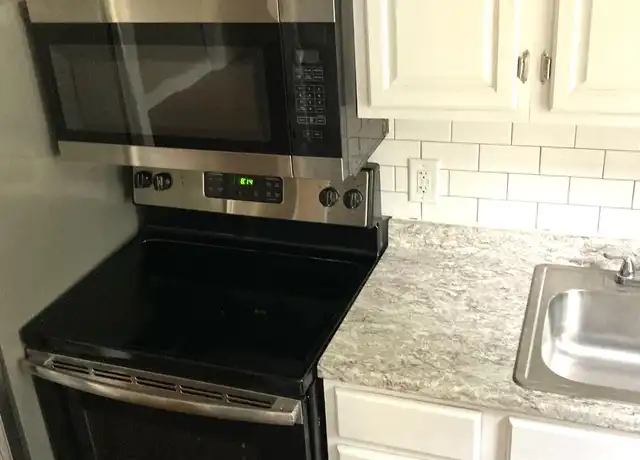 Property at 420 Walnut Ave Unit 1E, Greensburg, PA, 15601, 2 beds, 1 bath, [object Object]