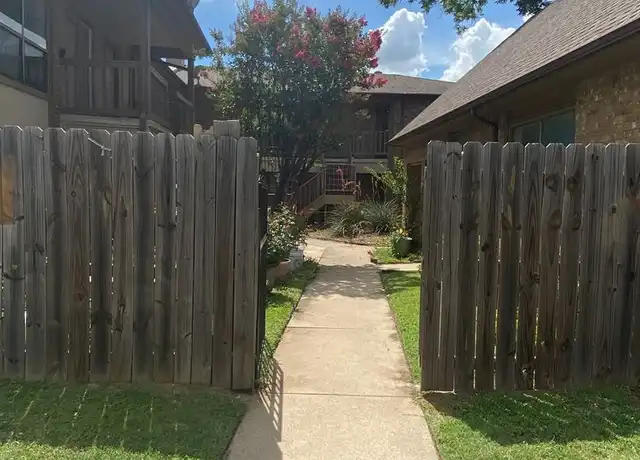 Property at 1505 N Locust St Unit 2, Denton, TX, 76201, 1 bed, 1 bath, [object Object]
