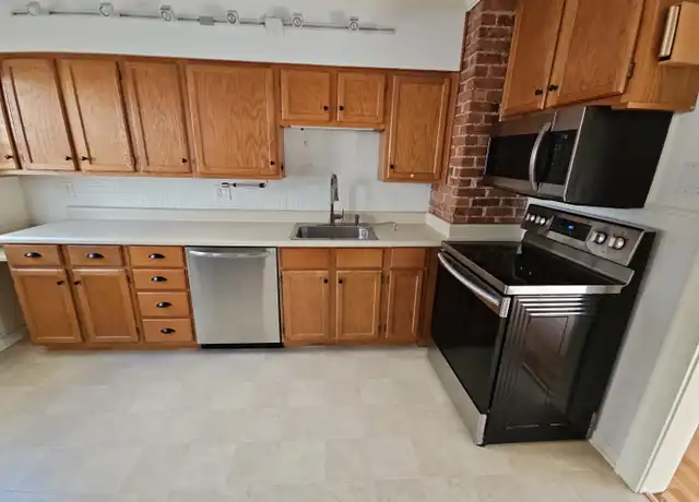 Property at 4826 Jarboe St Unit 2, Kansas City, MO, 64112, 2 beds, 1 bath, [object Object]