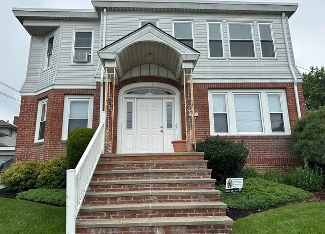 Property at 1 Rosemary St Unit 2, Cranston, RI, 02920, 2 beds, 1 bath, [object Object]