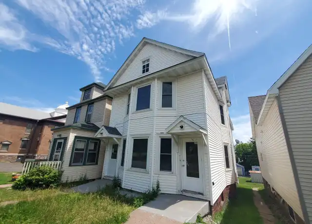 Property at 2214 W 3rd St Unit Upper B, Duluth, MN, 55806, 3 beds, 1 bath, [object Object]
