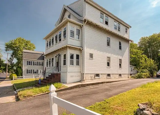 Property at 92 E Water St Unit 2nd Flr, Taunton, MA, 02780, 2 beds, 1 bath, [object Object]
