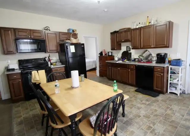 Property at 79 Ring St Unit 1, Providence, RI, 02909, 3 beds, 1 bath, [object Object]