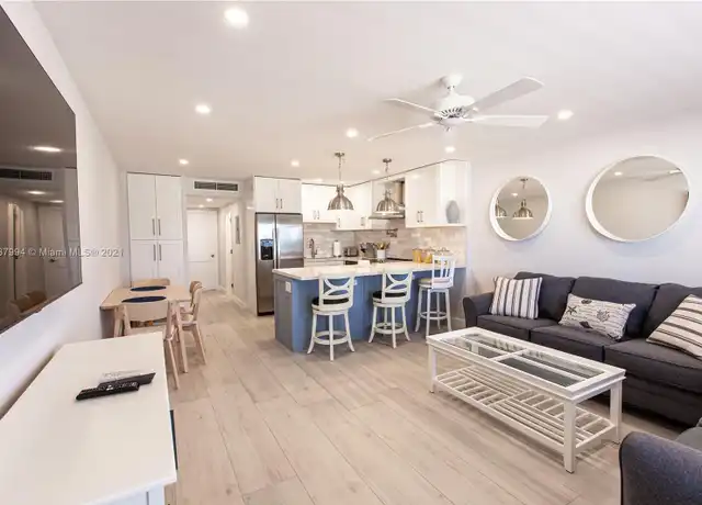 Property at 300 Oregon St #204, Hollywood, FL, 33019, 1 bed, 1 bath, [object Object]