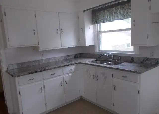 Property at 25 Trumbull Ave SE, Warren, OH, 44483, 3 beds, 1.5 baths, [object Object]