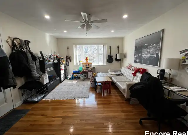 Property at 63 Parkman St Unit 3A, Brookline, MA, 02446, 2 beds, 1 bath, [object Object]