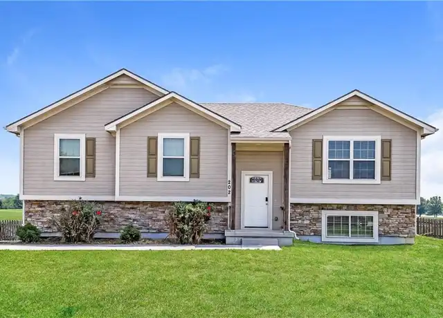 Property at 202 Golfview Dr, Pleasant Hill, MO, 64080, 4 beds, 3 baths, [object Object]