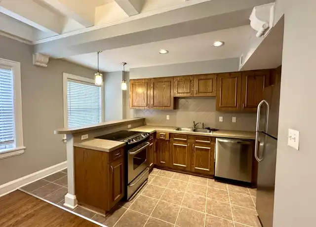 Property at 910 Ward Pkwy Unit 10, Kansas City, MO, 64112, 2 beds, 1 bath, [object Object]